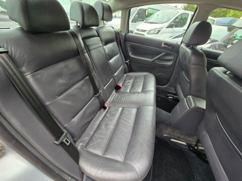 Volkswagen Passat 1.9 TDI PD Highline 4dr 15