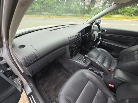 Volkswagen Passat 1.9 TDI PD Highline 4dr 12
