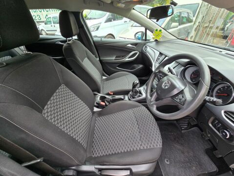 Vauxhall Astra 1.6 CDTi BlueInjection Design Sports Tourer Euro 6 (s/s) 5dr 12