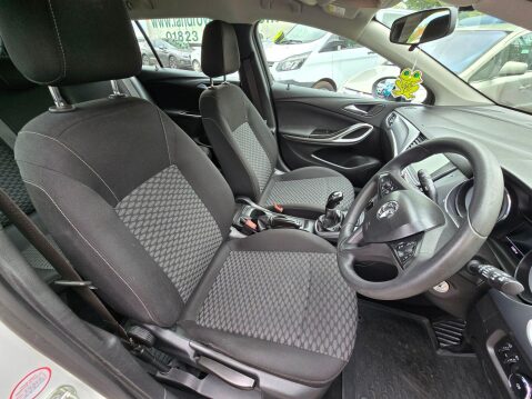 Vauxhall Astra 1.6 CDTi BlueInjection Design Sports Tourer Euro 6 (s/s) 5dr 11