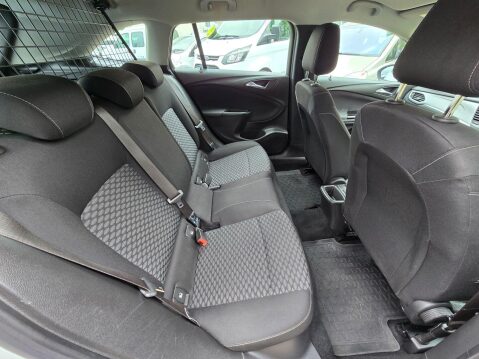 Vauxhall Astra 1.6 CDTi BlueInjection Design Sports Tourer Euro 6 (s/s) 5dr 17
