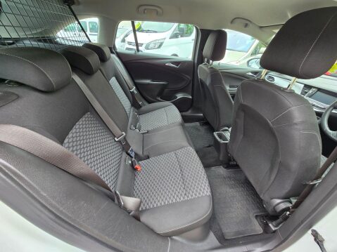 Vauxhall Astra 1.6 CDTi BlueInjection Design Sports Tourer Euro 6 (s/s) 5dr 18