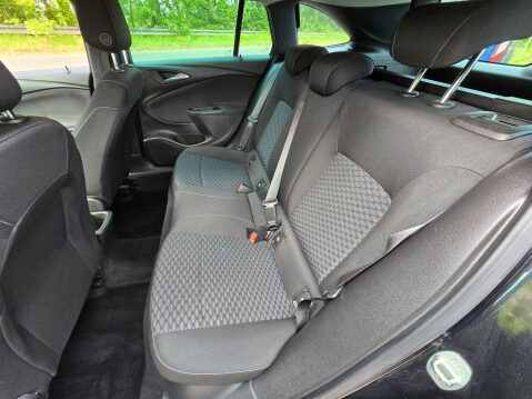 Vauxhall Astra 1.6 CDTi BlueInjection Design Sports Tourer Euro 6 (s/s) 5dr 18