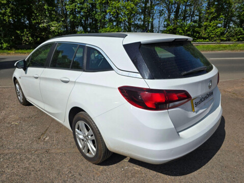 Vauxhall Astra 1.6 CDTi ecoTEC BlueInjection Design Sports Tourer Euro 6 (s/s) 5dr 5