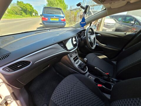 Vauxhall Astra 1.6 CDTi ecoTEC BlueInjection Design Sports Tourer Euro 6 (s/s) 5dr 12