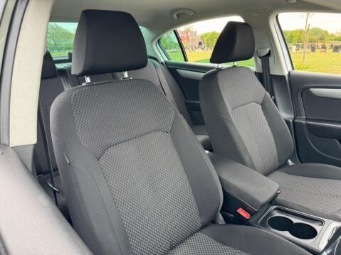 Volkswagen Passat 2.0 TDI BlueMotion Tech R-Line Euro 5 (s/s) 4dr 25