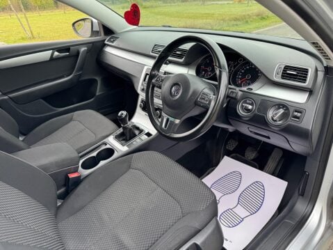 Volkswagen Passat 2.0 TDI BlueMotion Tech R-Line Euro 5 (s/s) 4dr 27