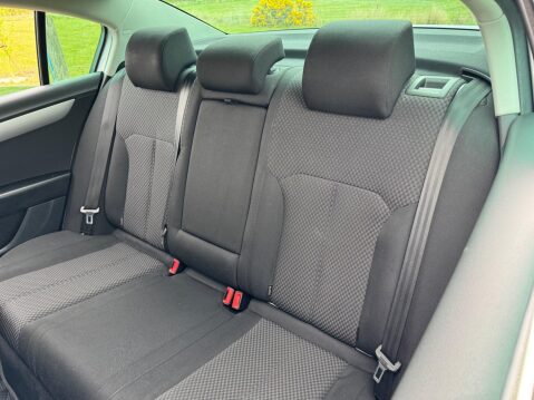 Volkswagen Passat 2.0 TDI BlueMotion Tech R-Line Euro 5 (s/s) 4dr 35