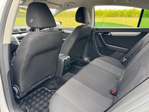 Volkswagen Passat 2.0 TDI BlueMotion Tech R-Line Euro 5 (s/s) 4dr 37