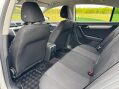 Volkswagen Passat 2.0 TDI BlueMotion Tech R-Line Euro 5 (s/s) 4dr 37