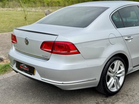 Volkswagen Passat 2.0 TDI BlueMotion Tech R-Line Euro 5 (s/s) 4dr 9