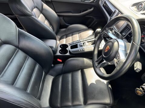 Porsche Macan 3.0 TD V6 S PDK 4WD Euro 6 (s/s) 5dr 29