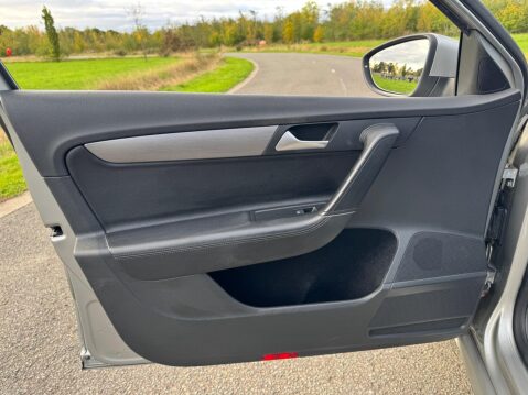 Volkswagen Passat 2.0 TDI BlueMotion Tech Executive Style DSG Euro 5 (s/s) 5dr 43