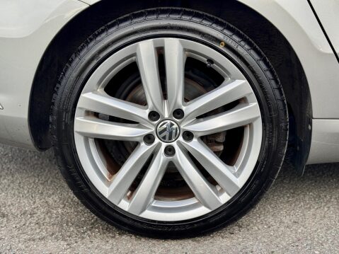 Volkswagen Passat 2.0 TDI BlueMotion Tech Executive Style DSG Euro 5 (s/s) 5dr 21