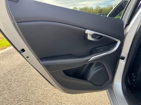 Volvo V40 2.0 D4 R-Design Lux Nav Auto Euro 6 (s/s) 5dr 41