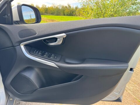 Volvo V40 2.0 D4 R-Design Lux Nav Auto Euro 6 (s/s) 5dr 32