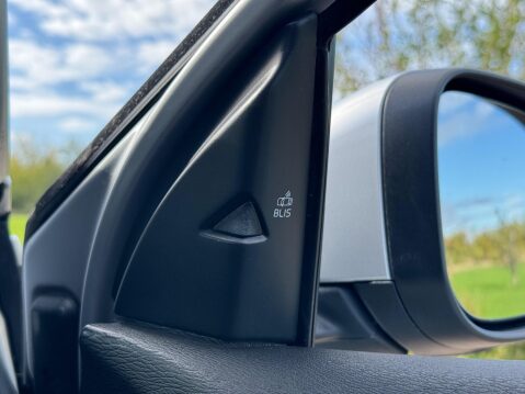 Volvo V40 2.0 D4 R-Design Lux Nav Auto Euro 6 (s/s) 5dr 57