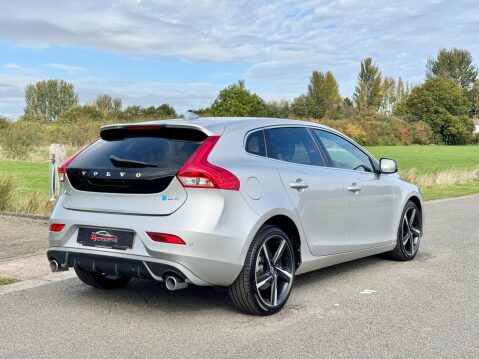 Volvo V40 2.0 D4 R-Design Lux Nav Auto Euro 6 (s/s) 5dr 8