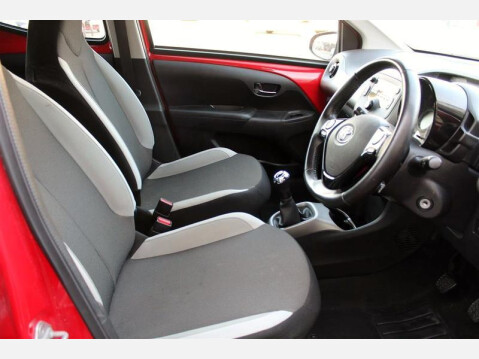 Toyota Aygo 1.0 VVT-i x-play Hatchback 5dr Petrol Manual Euro 6 (68 ps) 6
