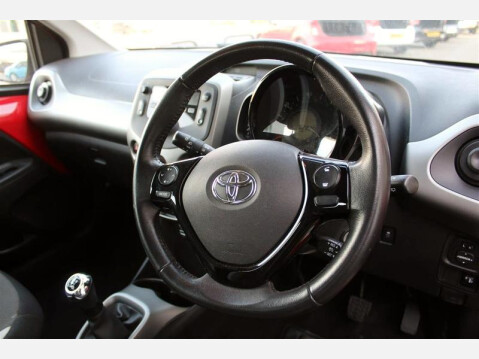 Toyota Aygo 1.0 VVT-i x-play Hatchback 5dr Petrol Manual Euro 6 (68 ps) 7