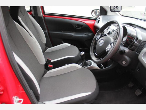 Toyota Aygo 1.0 VVT-i x-play Hatchback 5dr Petrol Manual Euro 5 Euro 5 (68 ps) 6
