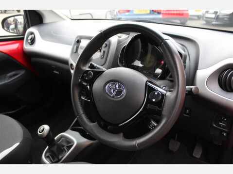Toyota Aygo 1.0 VVT-i x-play Hatchback 5dr Petrol Manual Euro 5 Euro 5 (68 ps) 7