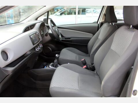 Toyota Yaris VVT-I ICON 4