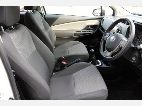 Toyota Yaris VVT-I ICON 5