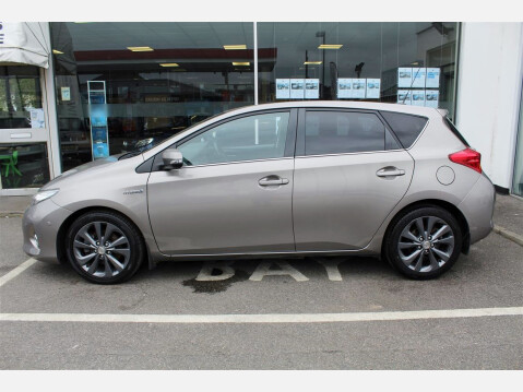 Toyota Auris EXCEL VVT-I 2