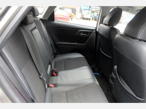 Toyota Auris EXCEL VVT-I 10
