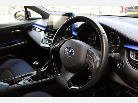 Toyota C-HR DYNAMIC 12