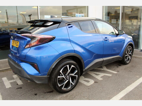 Toyota C-HR DYNAMIC 6