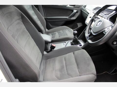 Volkswagen Tiguan SEL TDI BMT 11