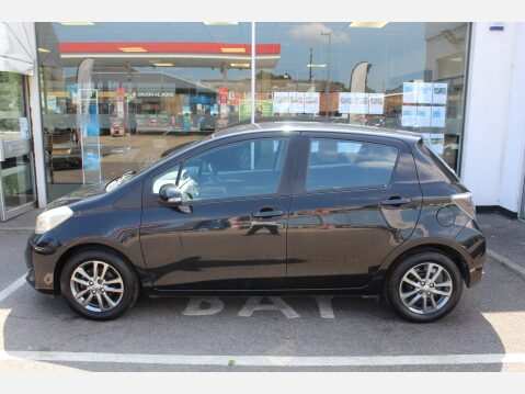 Toyota Yaris VVT-I ICON PLUS 2