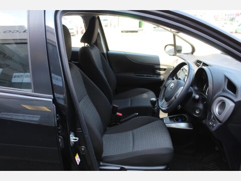 Toyota Yaris VVT-I ICON PLUS 12