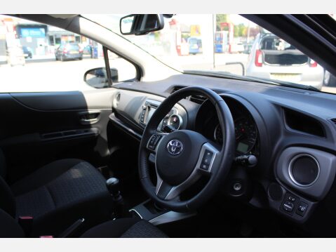 Toyota Yaris VVT-I ICON PLUS 7