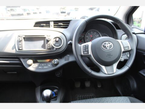 Toyota Yaris VVT-I ICON PLUS 9