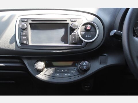Toyota Yaris VVT-I ICON PLUS 11