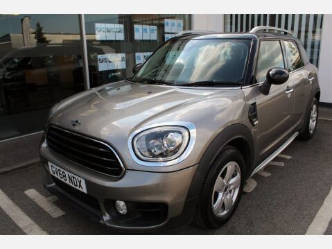 Mini Countryman COOPER CLASSIC 1