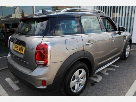 Mini Countryman COOPER CLASSIC 6