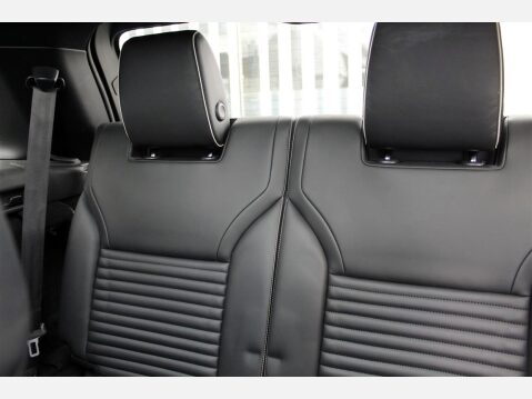 Land Rover Discovery R-DYNAMIC HSE MHEV 9