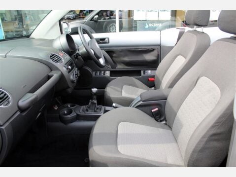 Volkswagen Beetle CABRIOLET 8V 7