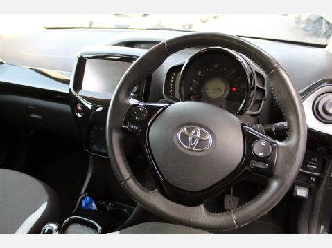 Toyota Aygo VVT-I X-CLUSIV X-SHIFT 12