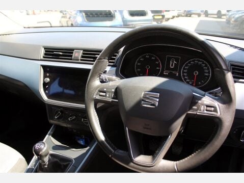 SEAT Arona TSI SE TECHNOLOGY 13