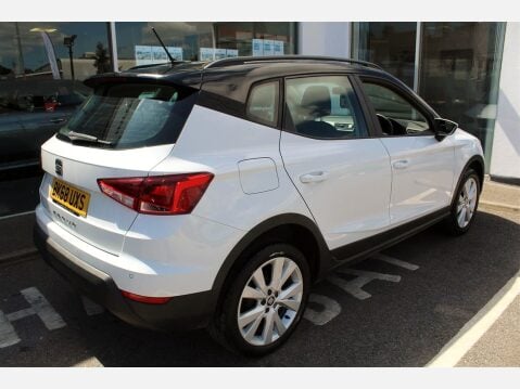 SEAT Arona TSI SE TECHNOLOGY 6
