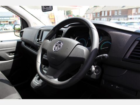 Vauxhall Vivaro Life COMBI L 15