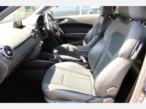 Audi A1 TFSI S-LINE 8