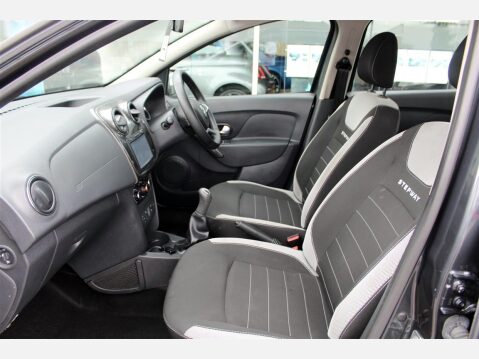 Dacia Sandero Stepway LAUREATE TCE 7