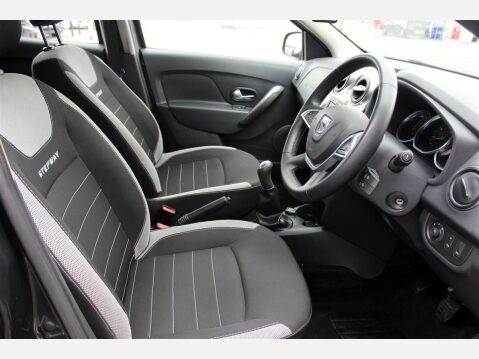 Dacia Sandero Stepway LAUREATE TCE 10