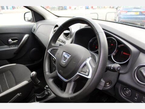 Dacia Sandero Stepway LAUREATE TCE 11
